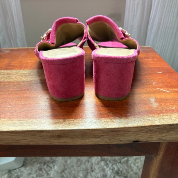 ✨ Neiman Marcus Suede Fringe Mules – Hot Pink – Size 8.5 ✨ Excellent / Like New - Picture 3 of 5